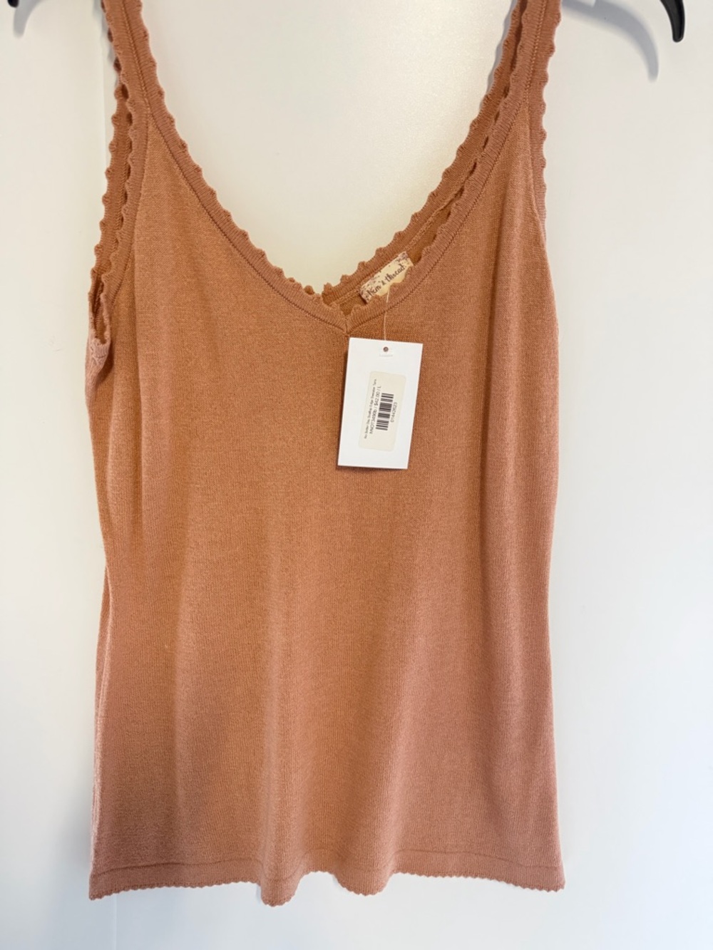 NWT size large Sleeveless V-Neck Knit Tank Top
